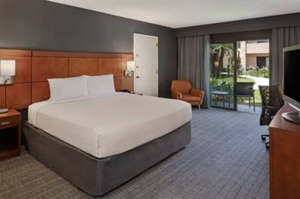 Courtyard By Marriott Anaheim Buena Park 8
