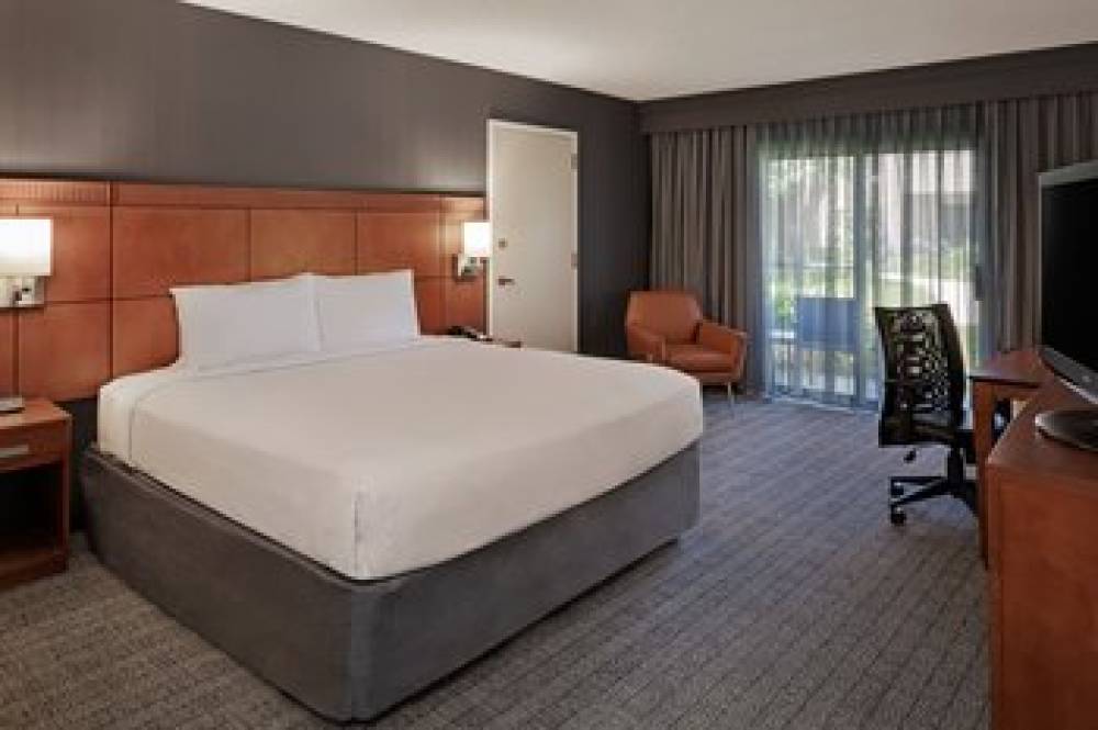 Courtyard By Marriott Anaheim Buena Park 9