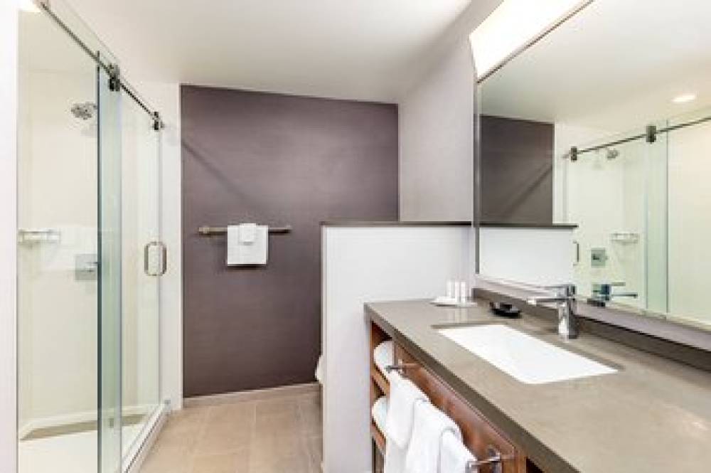 Courtyard By Marriott Anaheim Resort Convention Center