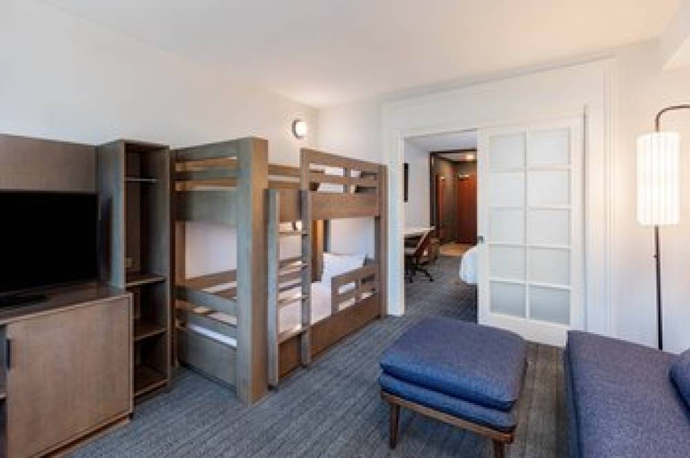 Courtyard By Marriott Anaheim Resort-Convention Center 10