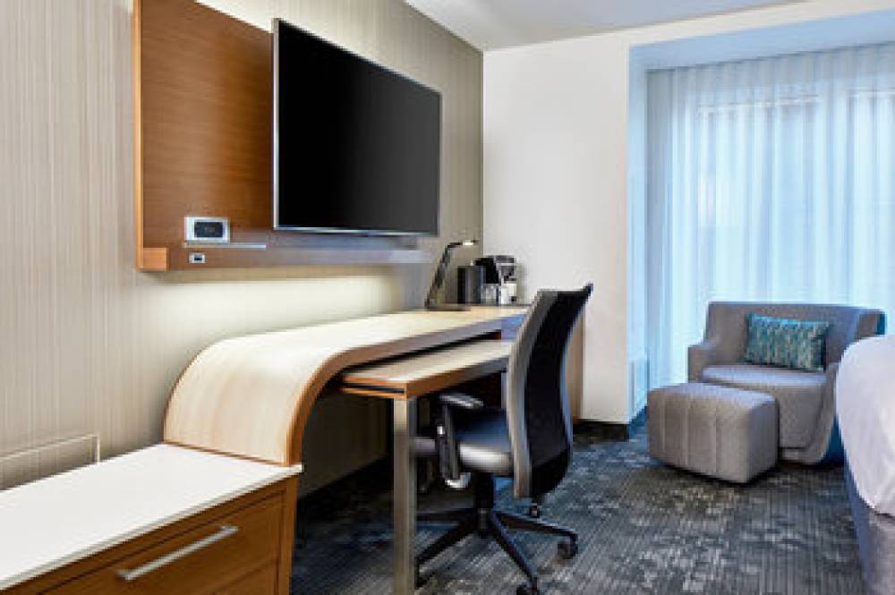 Courtyard By Marriott Baltimore Downtown McHenry Row 6