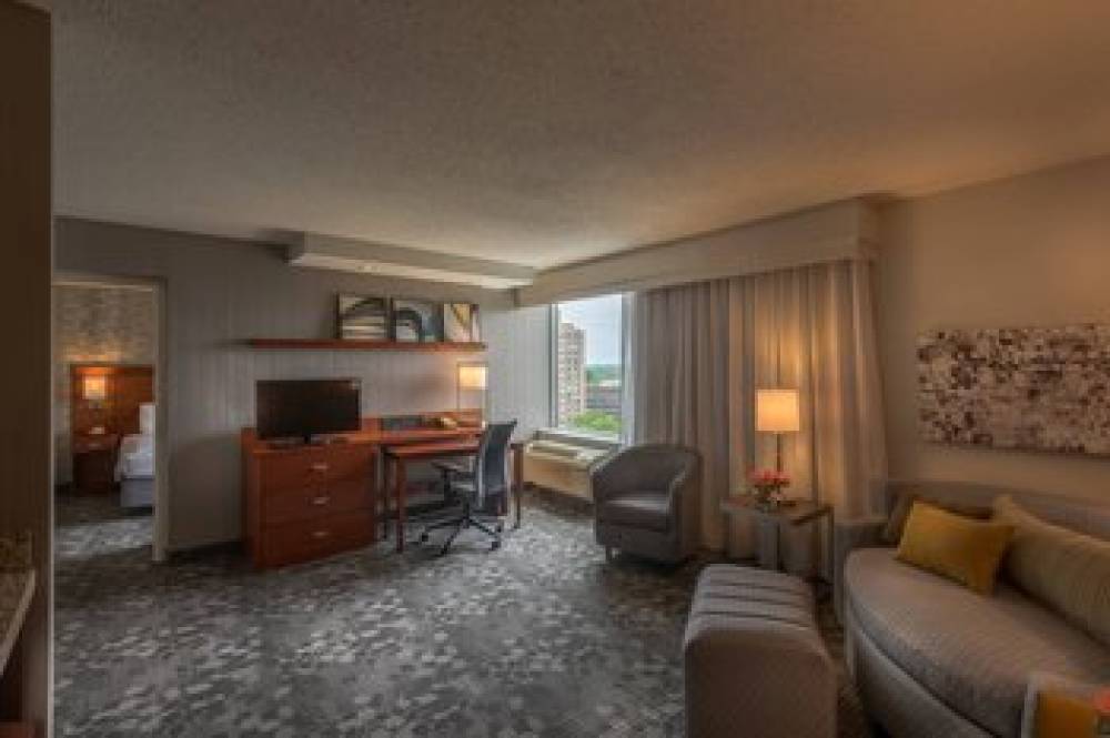 Courtyard By Marriott Bethesda Chevy Chase 9