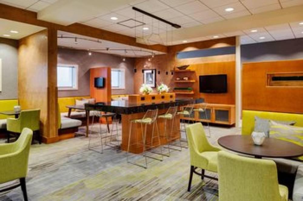 Courtyard By Marriott Boston Logan Airport 4