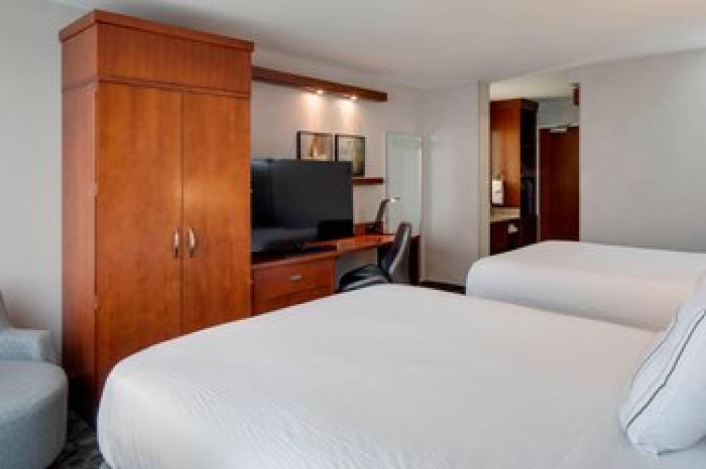 Courtyard By Marriott Boston Logan Airport 9