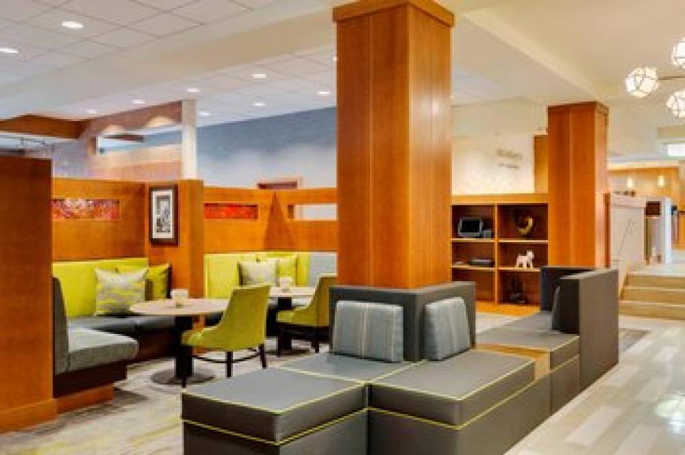 Courtyard By Marriott Boston Logan Airport 3
