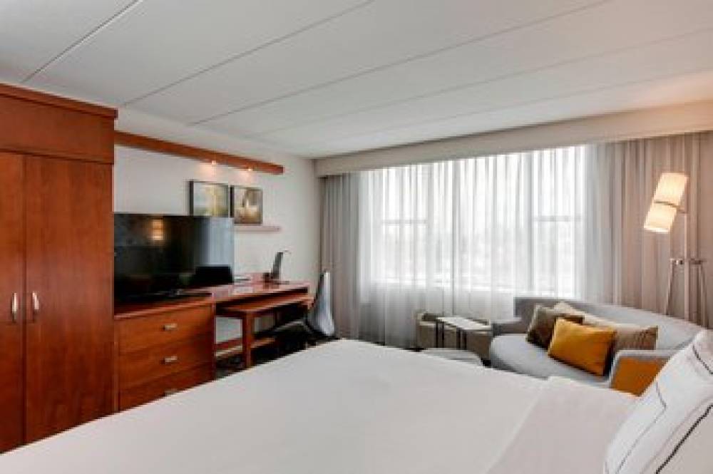 Courtyard By Marriott Boston Logan Airport 10