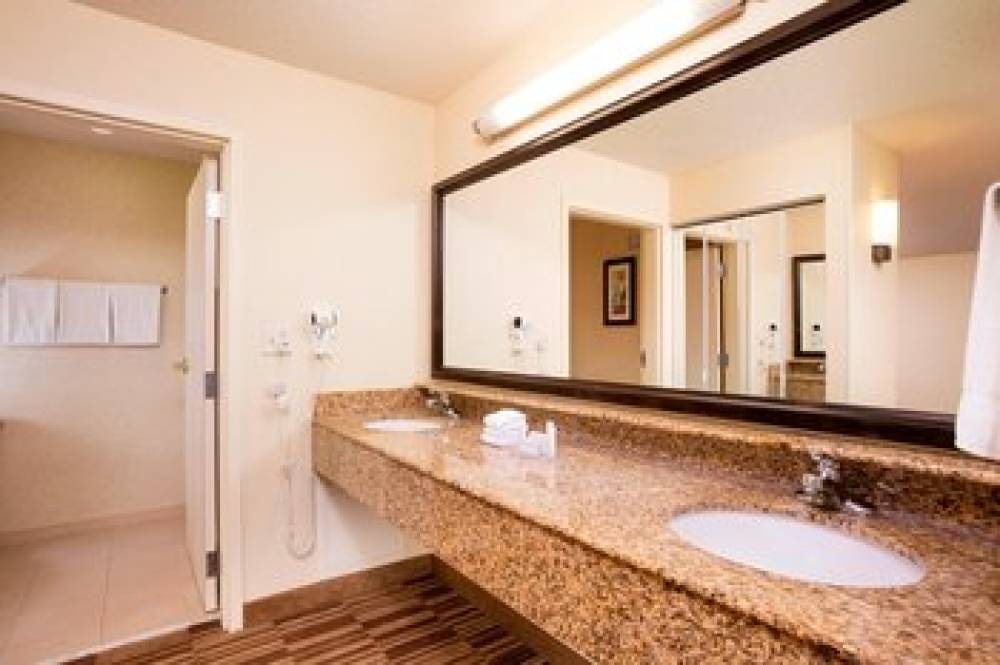 Courtyard By Marriott Boston Woburn/Boston North 9