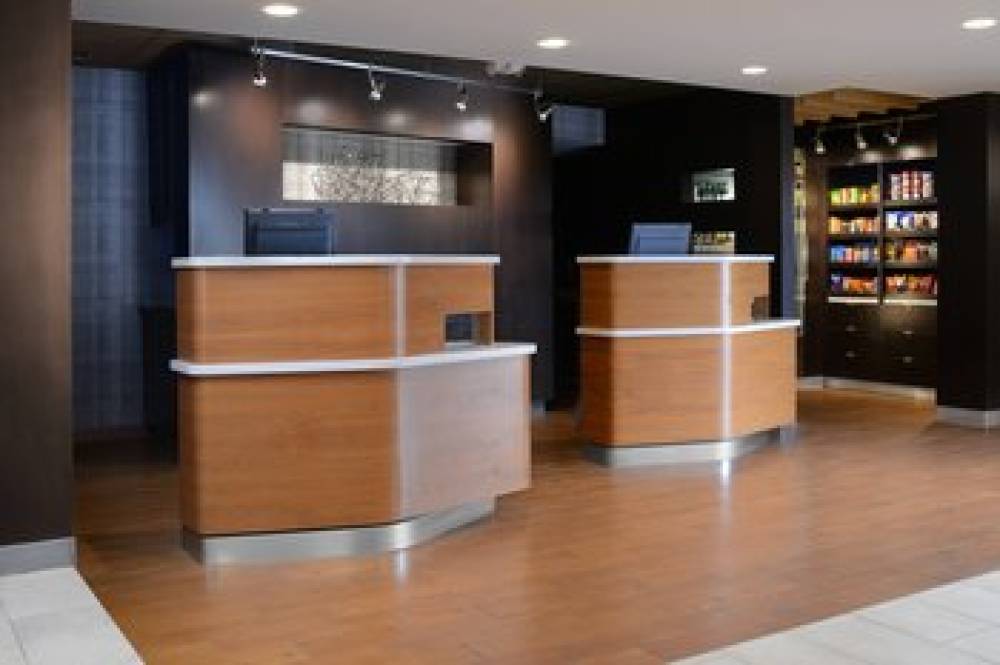 Courtyard By Marriott Boulder 2