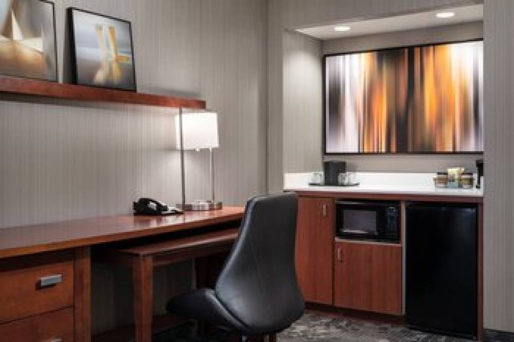 Courtyard By Marriott Boulder 7