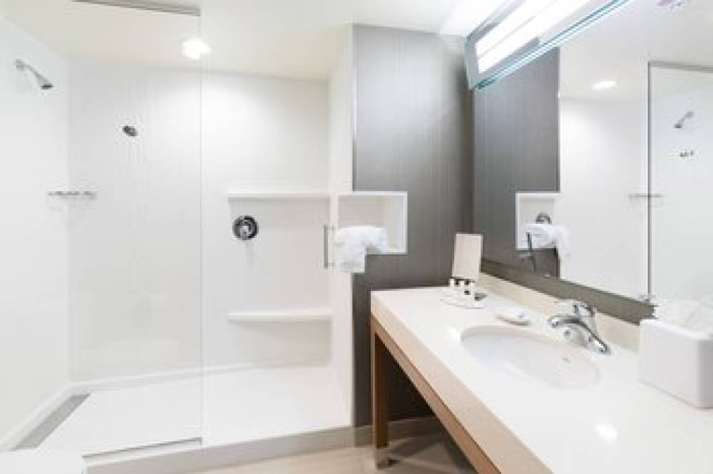 Courtyard By Marriott Bowie 8
