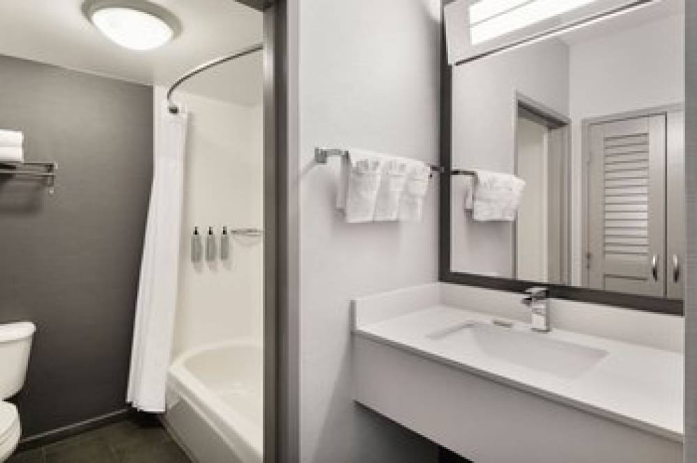 Courtyard By Marriott Burlington 7
