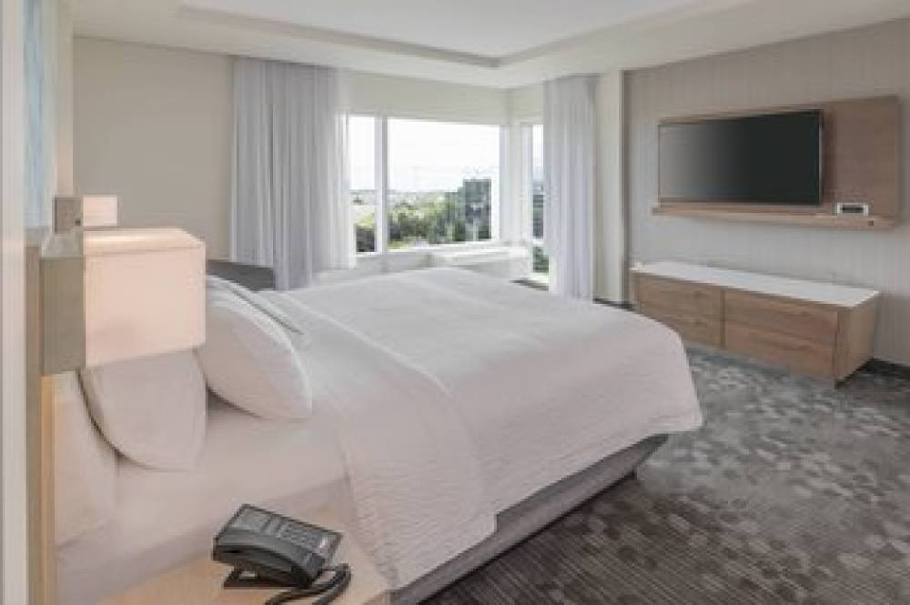 Courtyard By Marriott Burlington 10