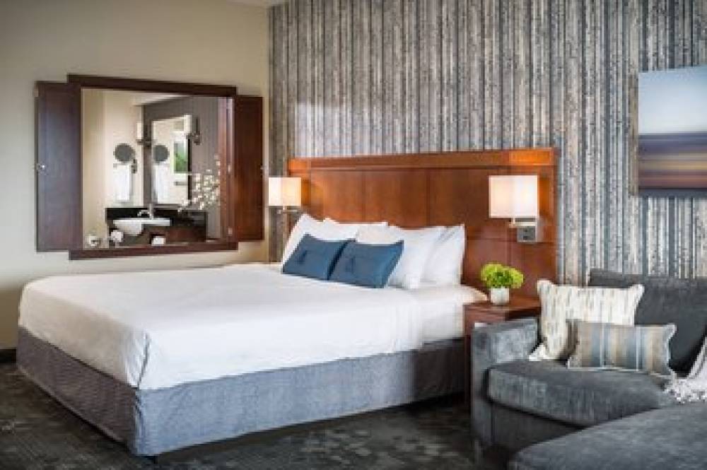 Courtyard By Marriott Burlington Harbor 8