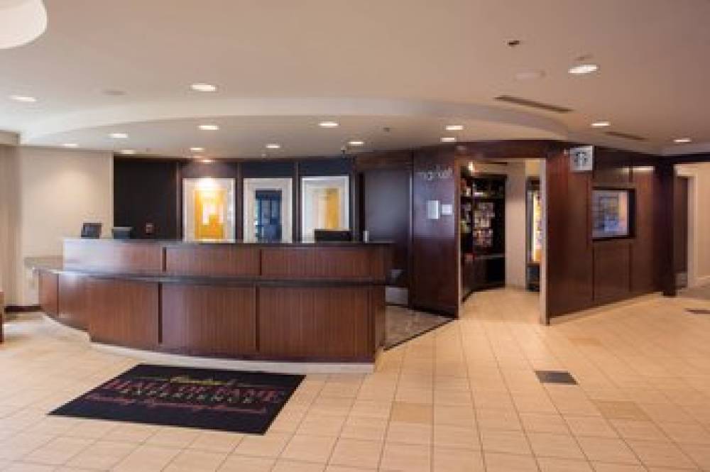 Courtyard By Marriott Canton 2