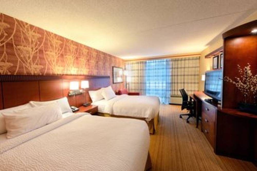 Courtyard By Marriott Canton 8