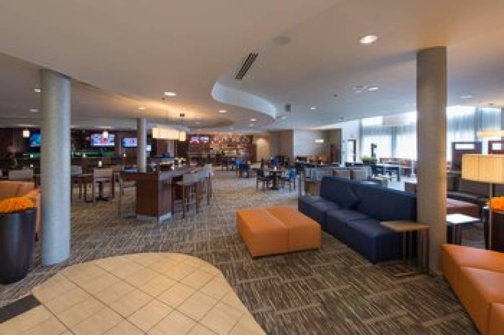 Courtyard By Marriott Canton 1