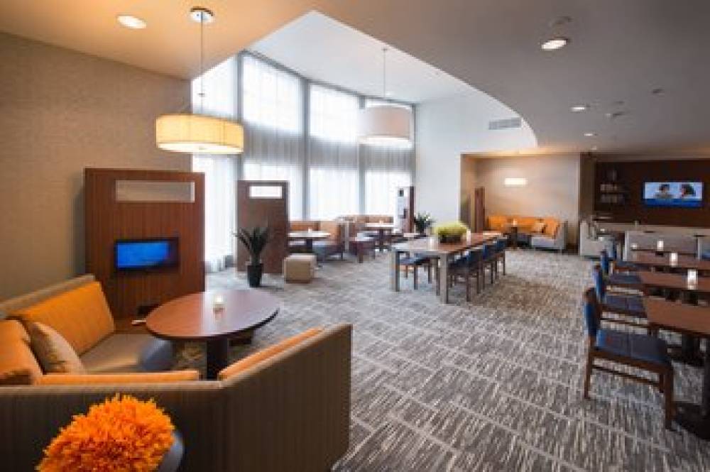 Courtyard By Marriott Canton 6