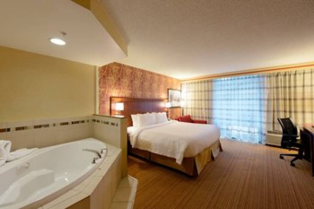Courtyard By Marriott Canton 10
