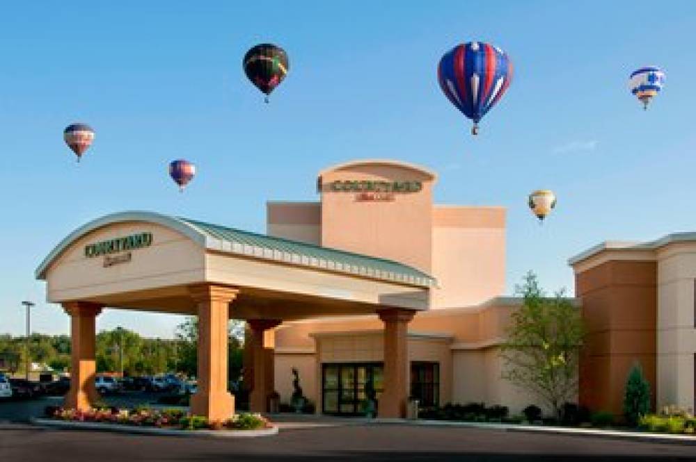 Courtyard By Marriott Canton 2