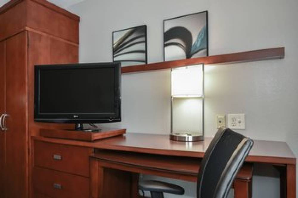 Courtyard By Marriott Charlotte Concord 7