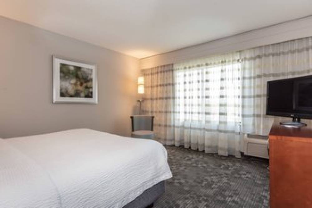 Courtyard By Marriott Charlotte Lake Norman 10