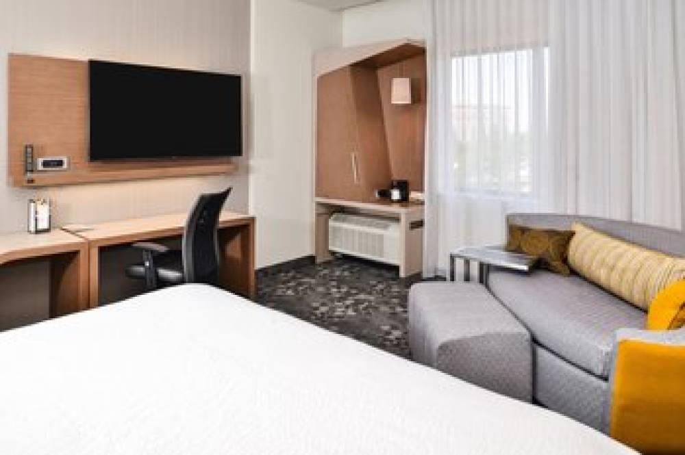 Courtyard By Marriott Charlotte Northlake 10