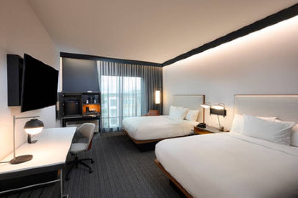 Courtyard By Marriott Charlotte Waverly 5