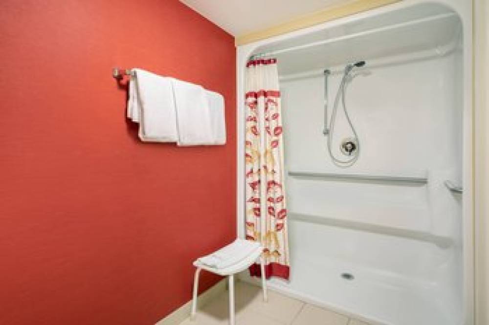 Courtyard By Marriott Chicago Midway Airport 8