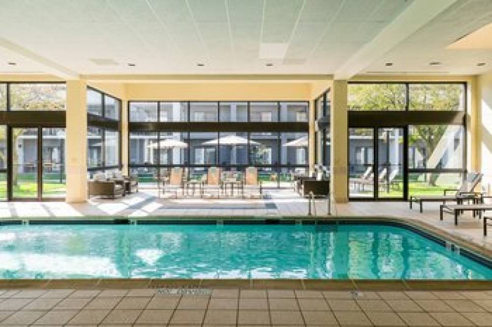 Courtyard By Marriott Chicago Naperville 3