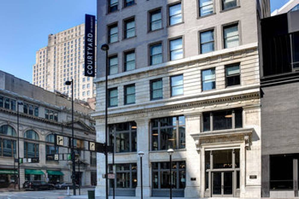 Courtyard By Marriott Cincinnati Downtown 8