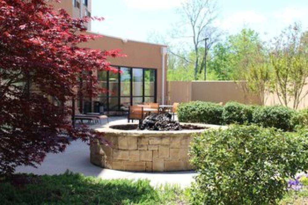 Courtyard By Marriott Clarksville 4