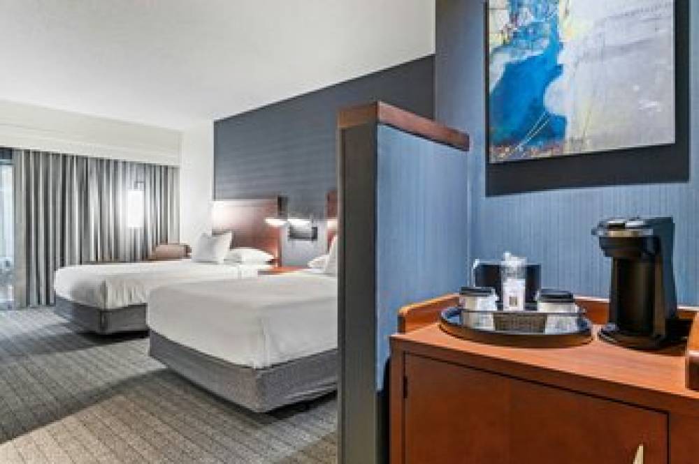 Courtyard By Marriott Clarksville 9
