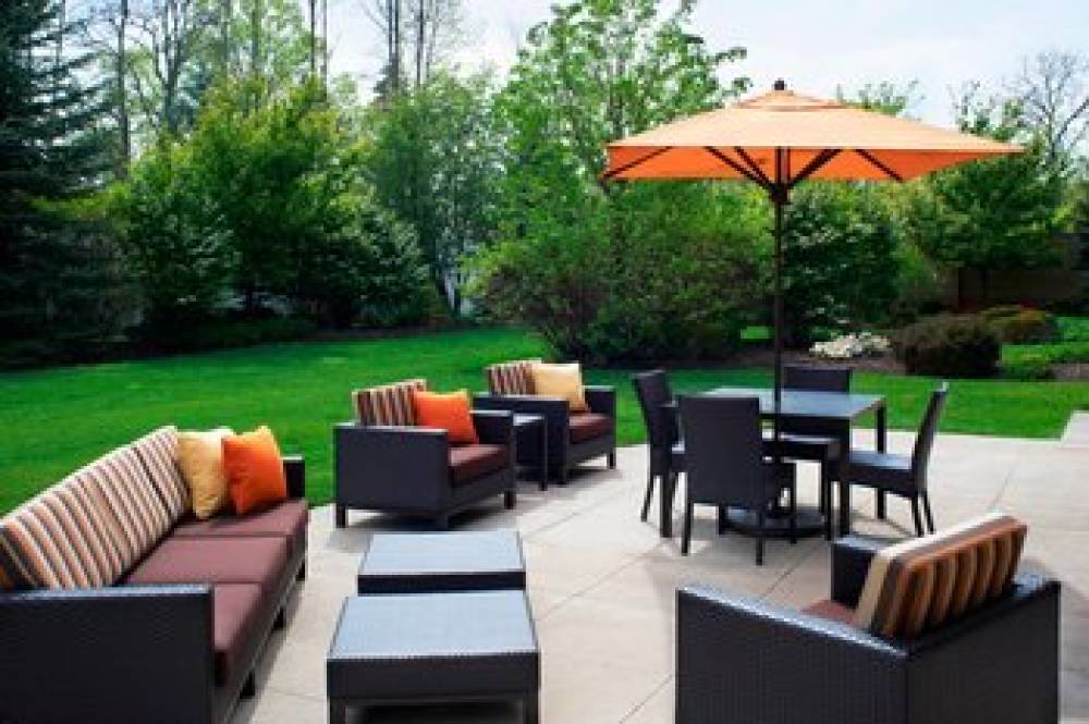 Courtyard By Marriott Cleveland Airport South