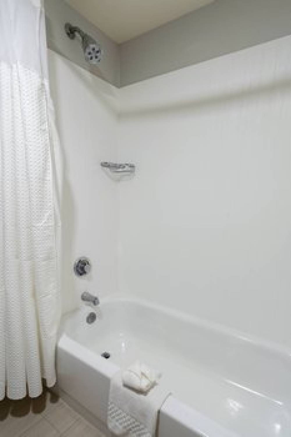 Courtyard By Marriott Cleveland Willoughby 10