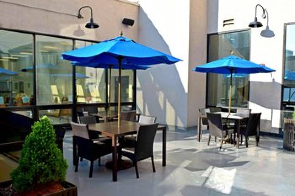 Courtyard By Marriott Columbus Downtown