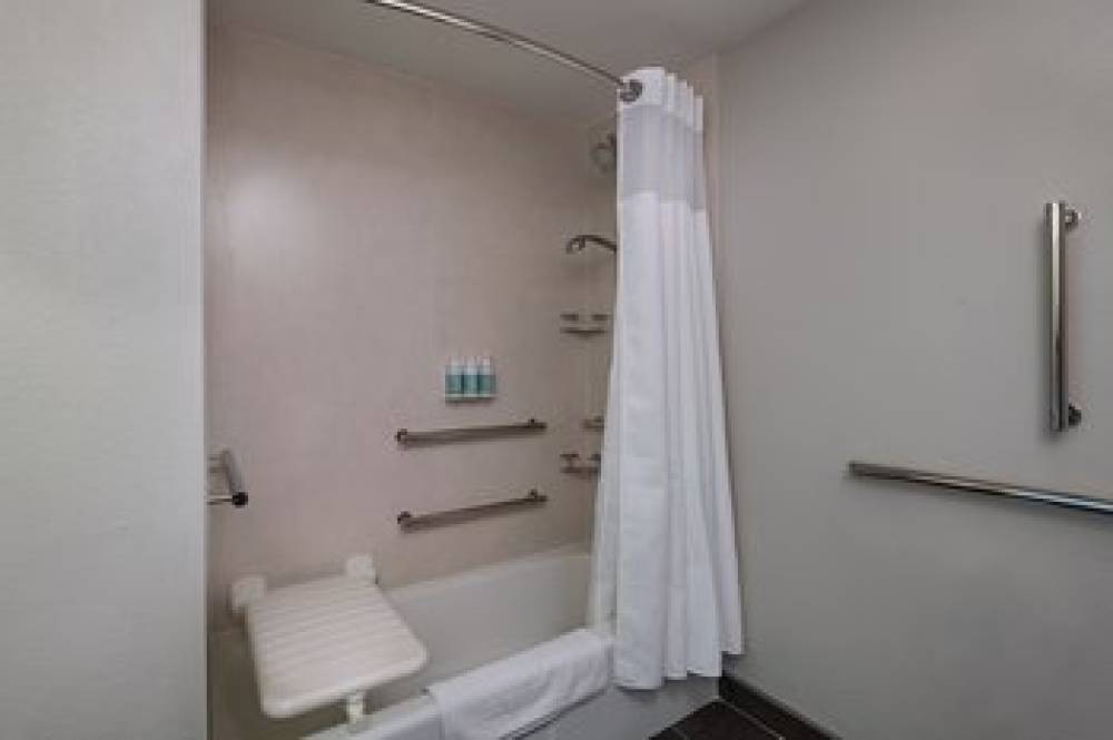 Courtyard By Marriott Dallas Arlington Entertainment District 10