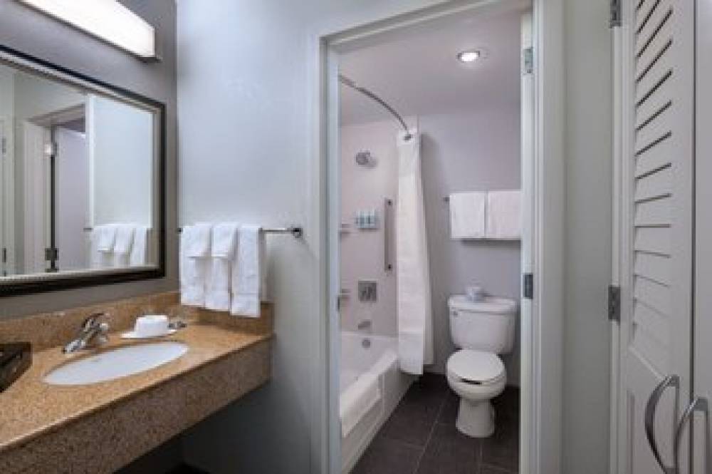 Courtyard By Marriott Dallas Arlington Entertainment District 9