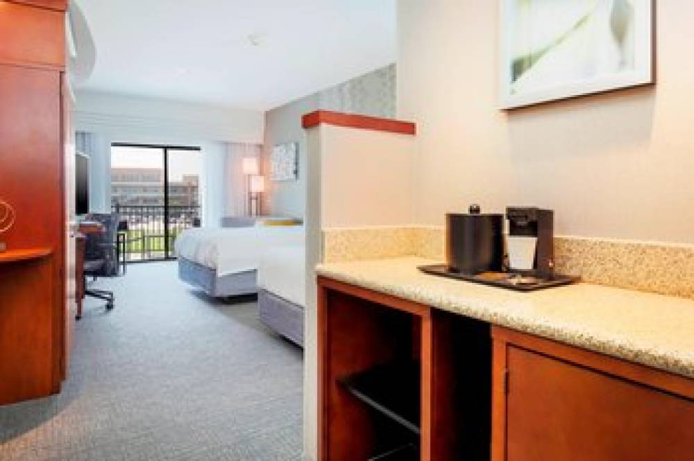 Courtyard By Marriott Dallas Arlington South 6