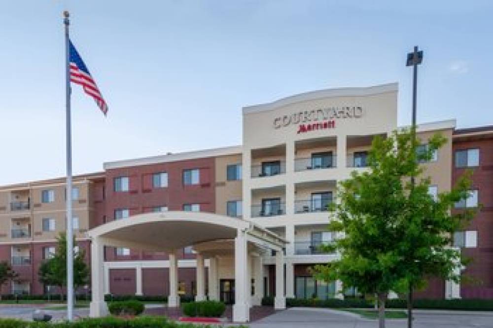 Courtyard By Marriott Dallas Arlington South 2