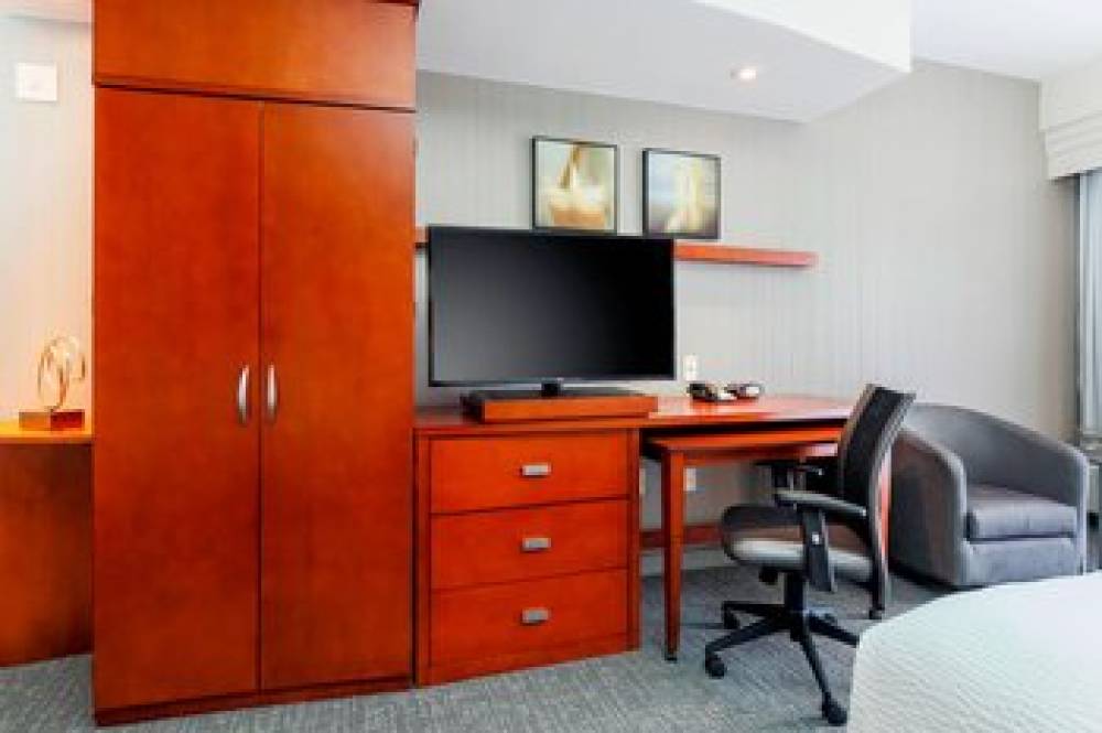 Courtyard By Marriott Dallas Arlington South 8