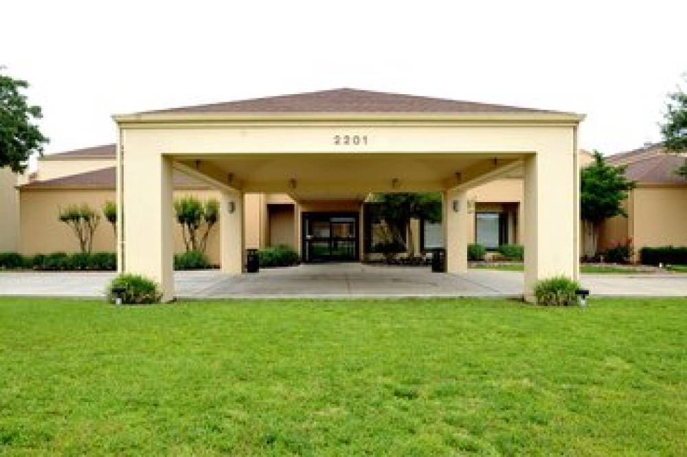 Courtyard By Marriott Dallas-Fort Worth Bedford 2
