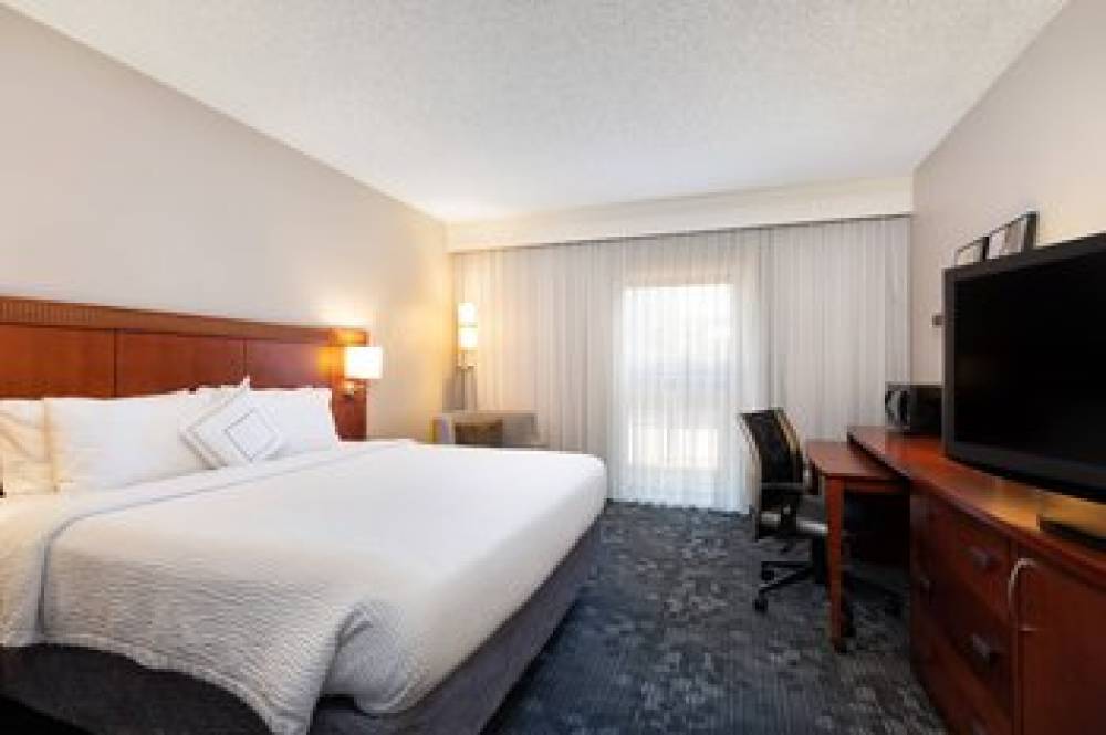 Courtyard By Marriott Dallas-Fort Worth Bedford 10