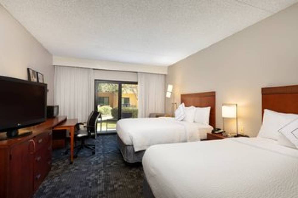 Courtyard By Marriott Dallas-Fort Worth Bedford 6