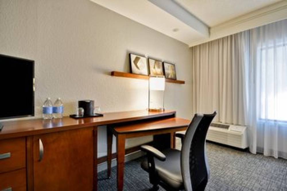 Courtyard By Marriott Dallas Medical Market Center 9