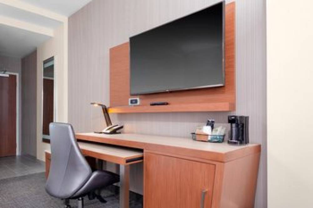 Courtyard By Marriott DeLand Historic District 9