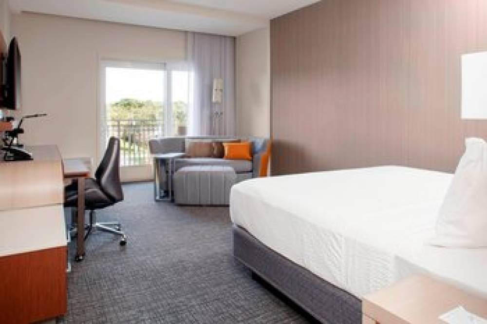 Courtyard By Marriott DeLand Historic District 5