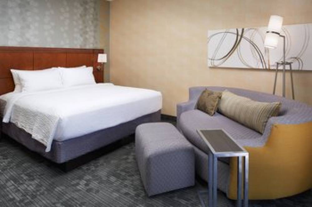 Courtyard By Marriott Detroit Dearborn 6