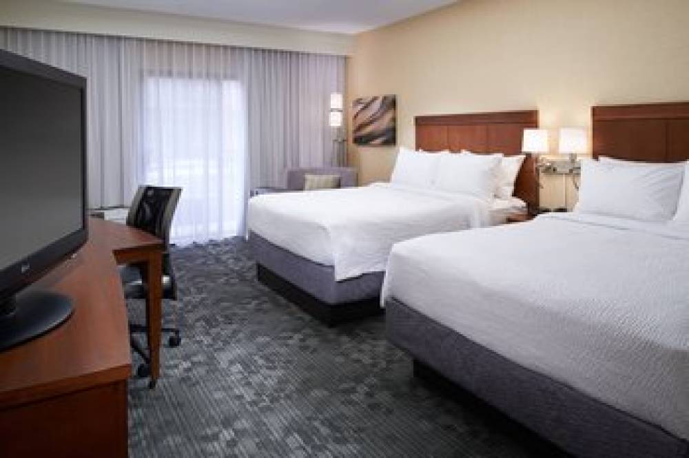 Courtyard By Marriott Detroit Dearborn 5