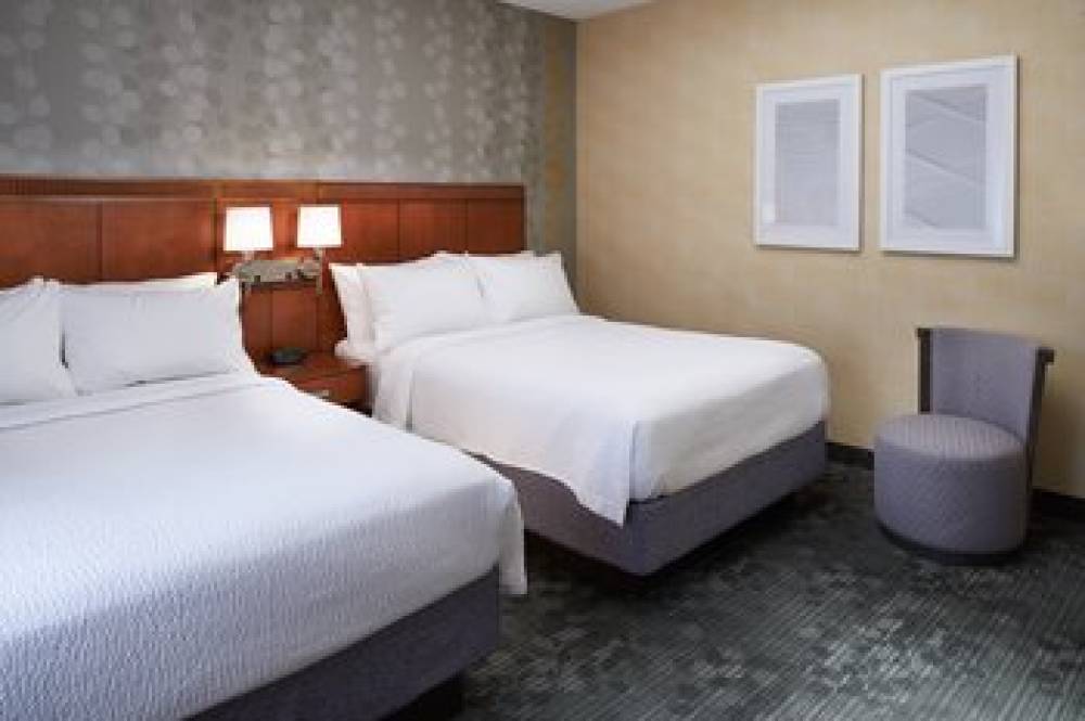 Courtyard By Marriott Detroit Dearborn 9
