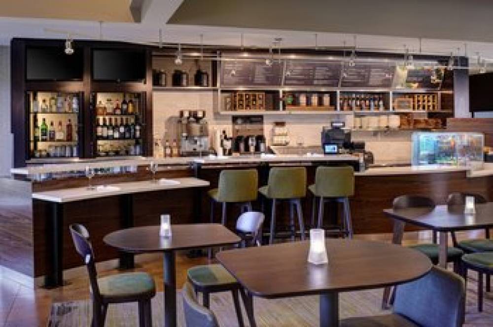 Courtyard By Marriott Detroit Dearborn 1
